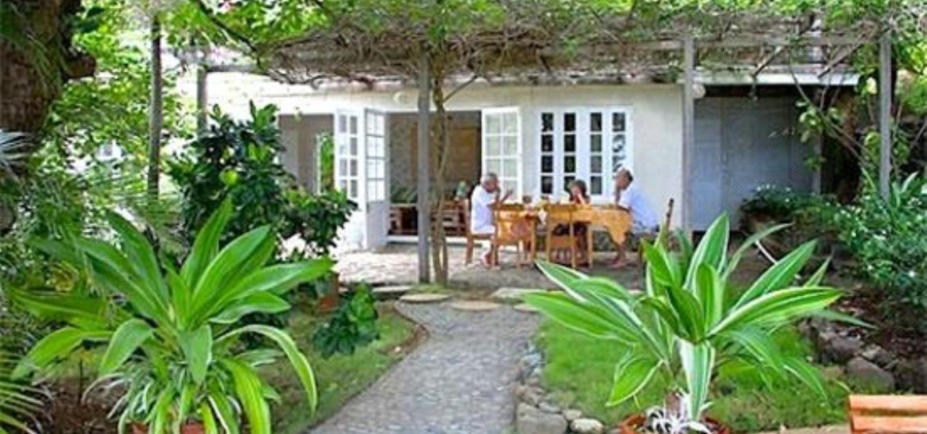 vacation-rentals/st-vincent-and-the-grenadines/mustique/central-hillside/buttercup-house