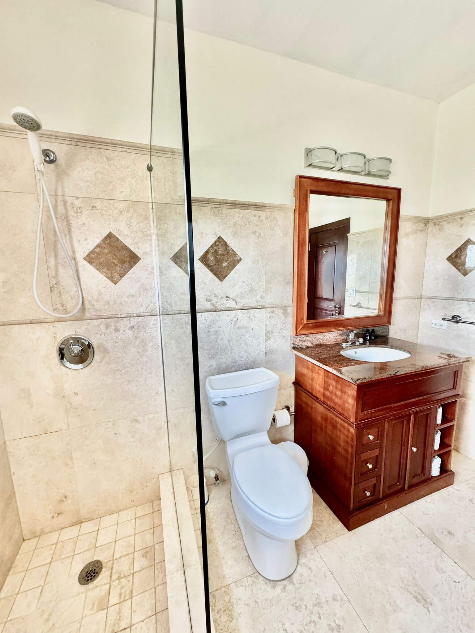 West End Bay Self Catering Apartments 3rd Floor Villas for Rent